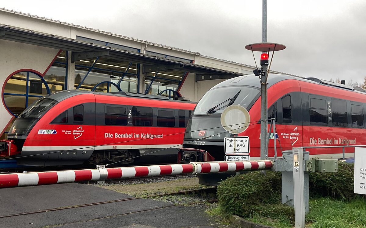 251123 Schoellkrippen Bahnhof Fluchtfahrzeug 251123 Schoellkrippen Bahnhof Fluchtfahrzeug