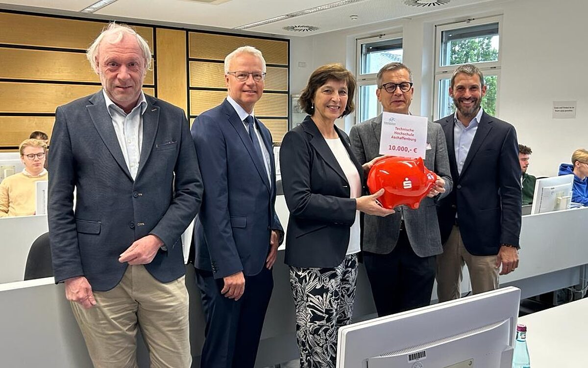 260723 Aschaffenburg TH Sparkasse Spendenuebergabe 260723 Aschaffenburg TH Sparkasse Spendenuebergabe