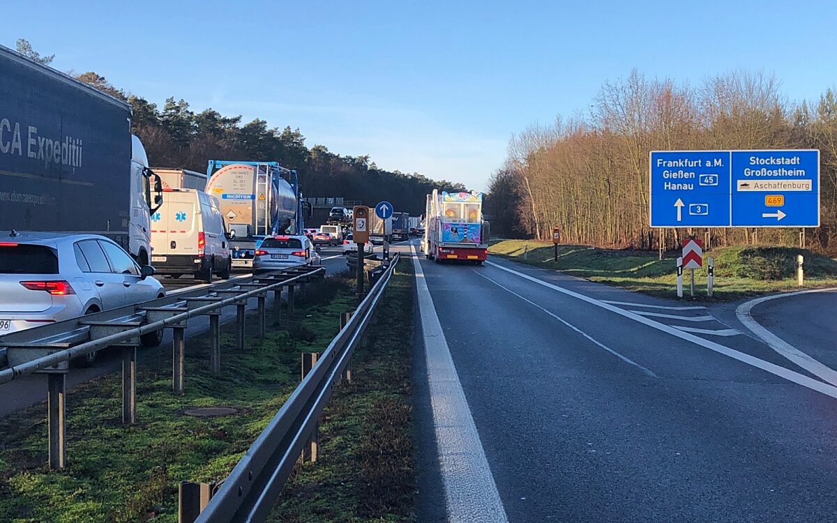 271222 A3 Stau Unfall 271222 A3 Stau Unfall