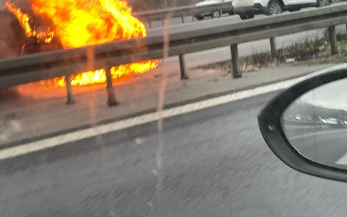 280123 Mainaschaff Fahrzeug brennt auf A3 2 280123 Mainaschaff Fahrzeug brennt auf A3 2