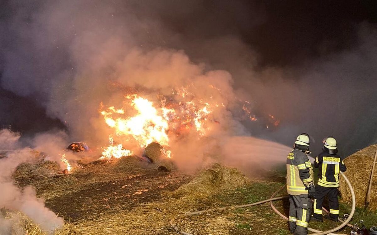 280822 Strohballen Brand 3 Kleinheubach Miltenberg