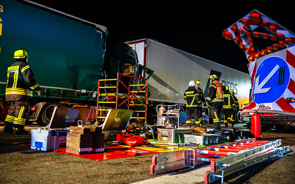 290425 Obertshausen A3 Unfall Vollsperrung LKW 1 290425 Obertshausen A3 Unfall Vollsperrung LKW 1