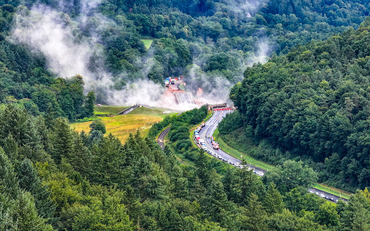 300725 Bad Koenig B45 Bruecke Sprengung 300725 Bad Koenig B45 Bruecke Sprengung