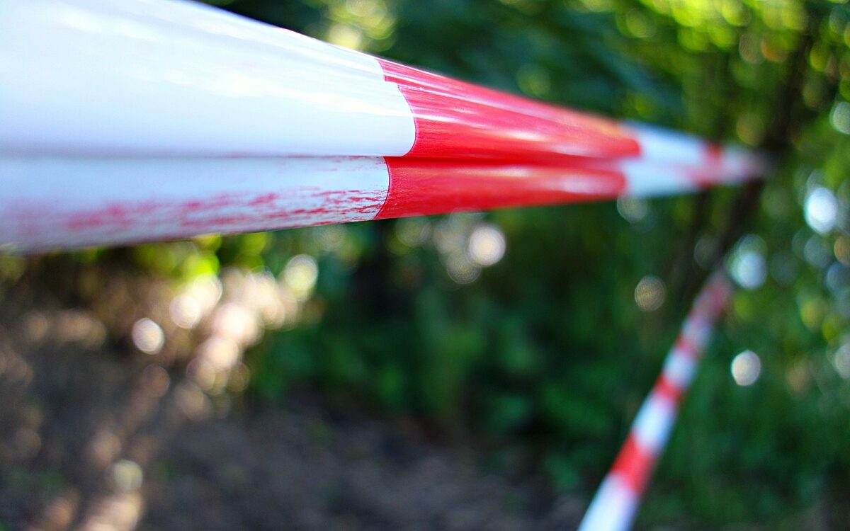 Absperrung Absperrband Polizei Einsatz Tatort Absperrung Absperrband Polizei Einsatz Tatort