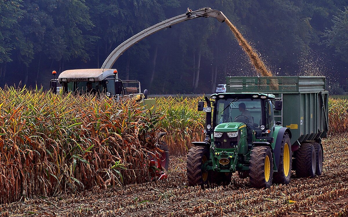 Acker Landwirt Landwirtschaft Traktor Acker Landwirt Landwirtschaft Traktor