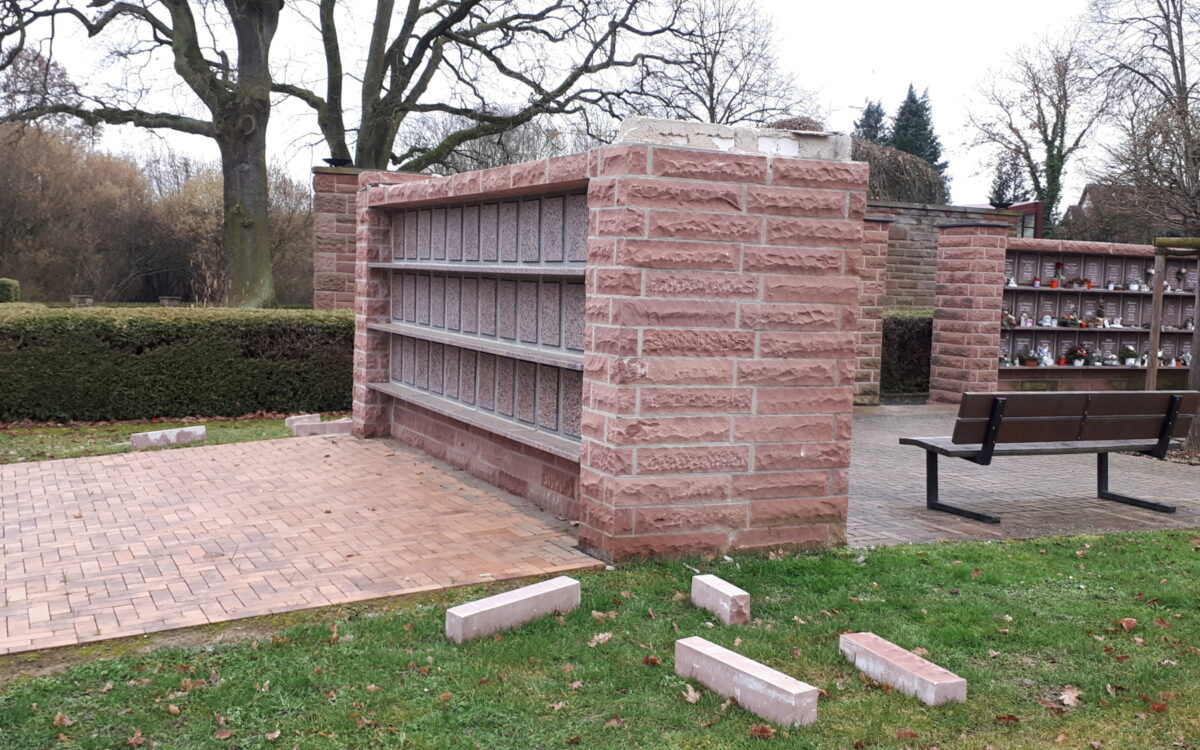 Beschaedigung Urnenwaende Lieblos Beschaedigung Urnenwaende Lieblos