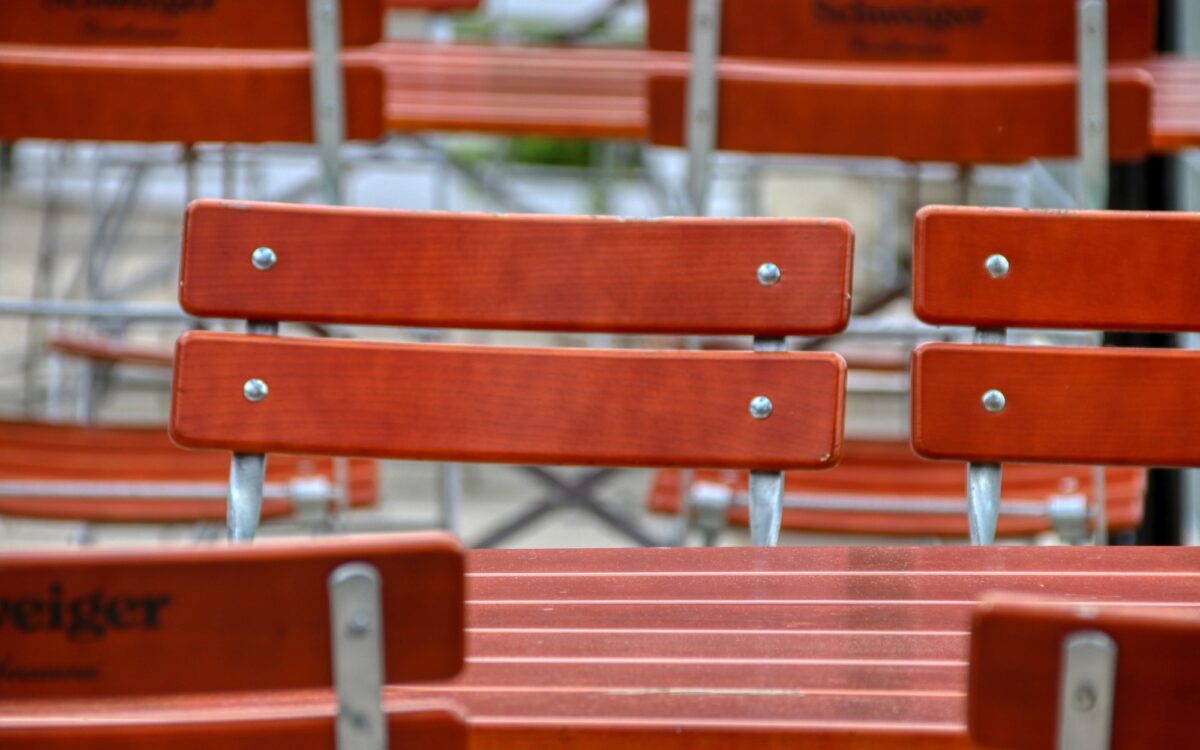 Biergarten leer Biergarten leer