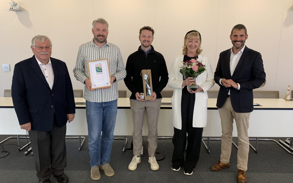 DA22 EDB0 B94 C 49 CC 88 FB 1787 D14 D6825 DA22 EDB0 B94 C 49 CC 88 FB 1787 D14 D6825