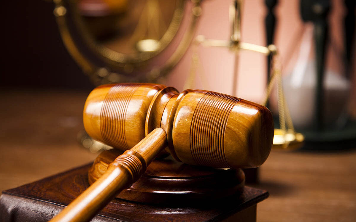 Gericht-Hammer-Urteil