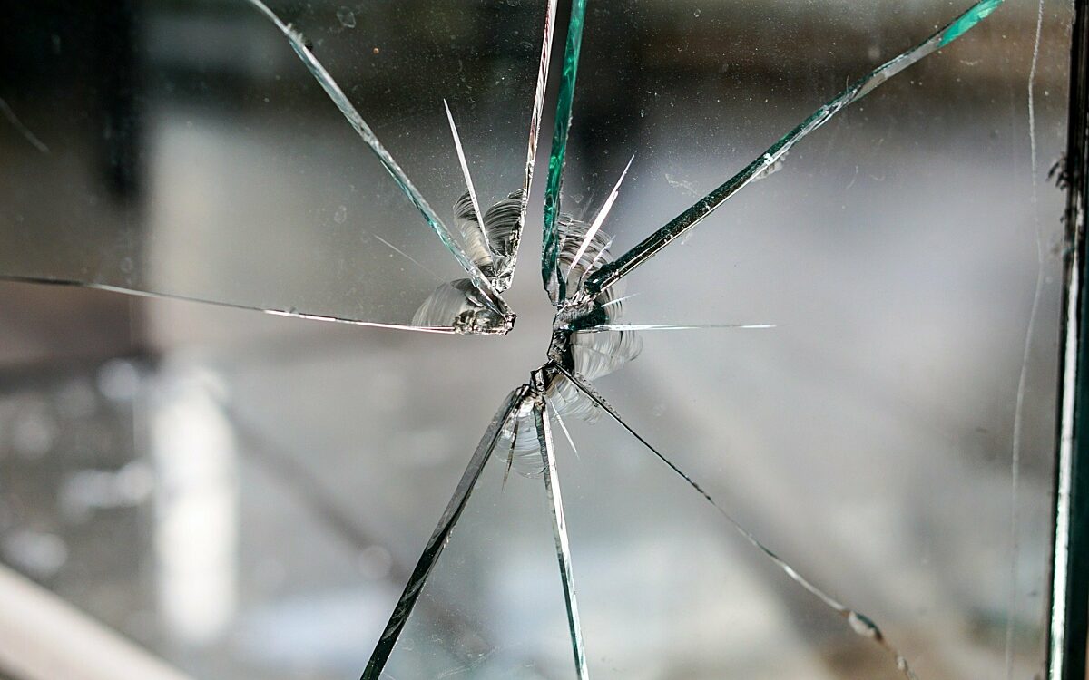 Glas Scheibe Loch Stein Glas Scheibe Loch Stein