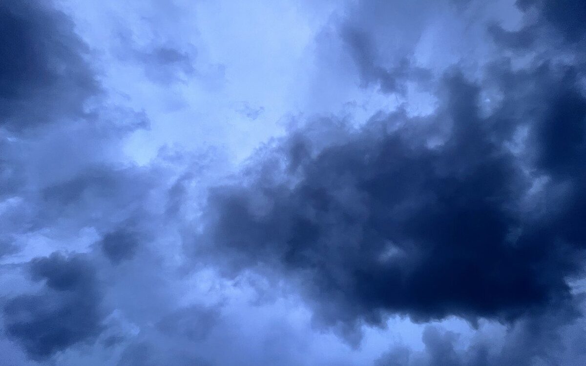 Graue Wolken Symbolbild Graue Wolken Symbolbild