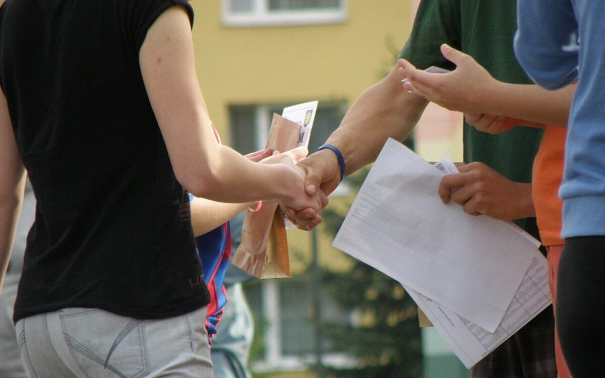 Haendeschuetteln Symbolbild Haendeschuetteln Symbolbild