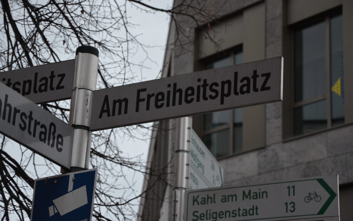 12 Personen an Massenschlägerei auf Hanauer Freiheitsplatz beteiligt
