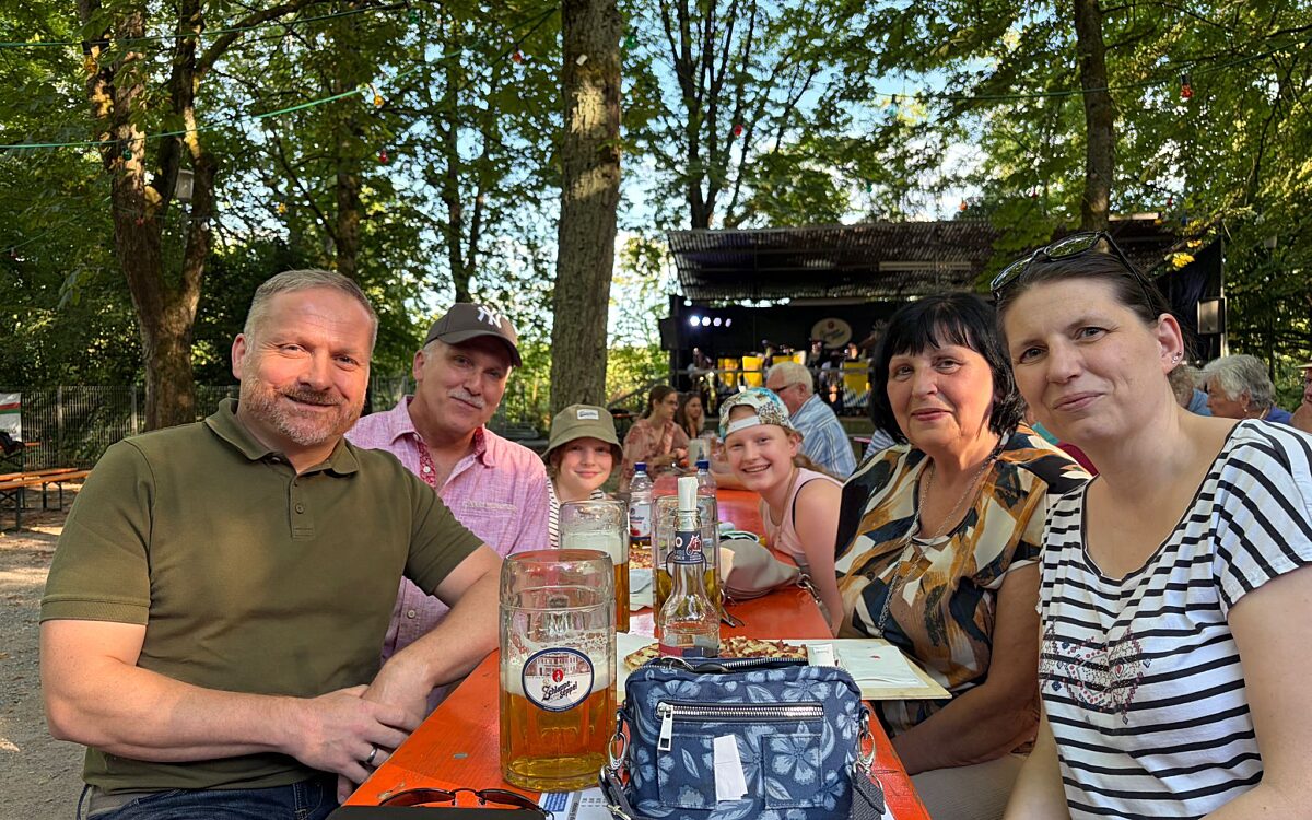 Michael Hallig aus Hoesbach Bahnhof Detlef Englert aus Weibersbrunn Milena und Nelia Alig aus Hoesbach Bahnhof Mechthild Beeger aus Weibersbrunn und Nadine Alig aus Hoesbach Bahnhof Michael Hallig aus Hoesbach Bahnhof Detlef Englert aus Weibersbrunn Milena und Nelia Alig aus Hoesbach Bahnhof Mechthild Beeger aus Weibersbrunn und Nadine Alig aus Hoesbach Bahnhof