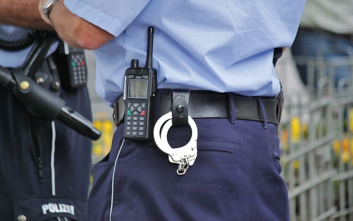 Polizei Handschellen Funkgeraet Polizei Handschellen Funkgeraet