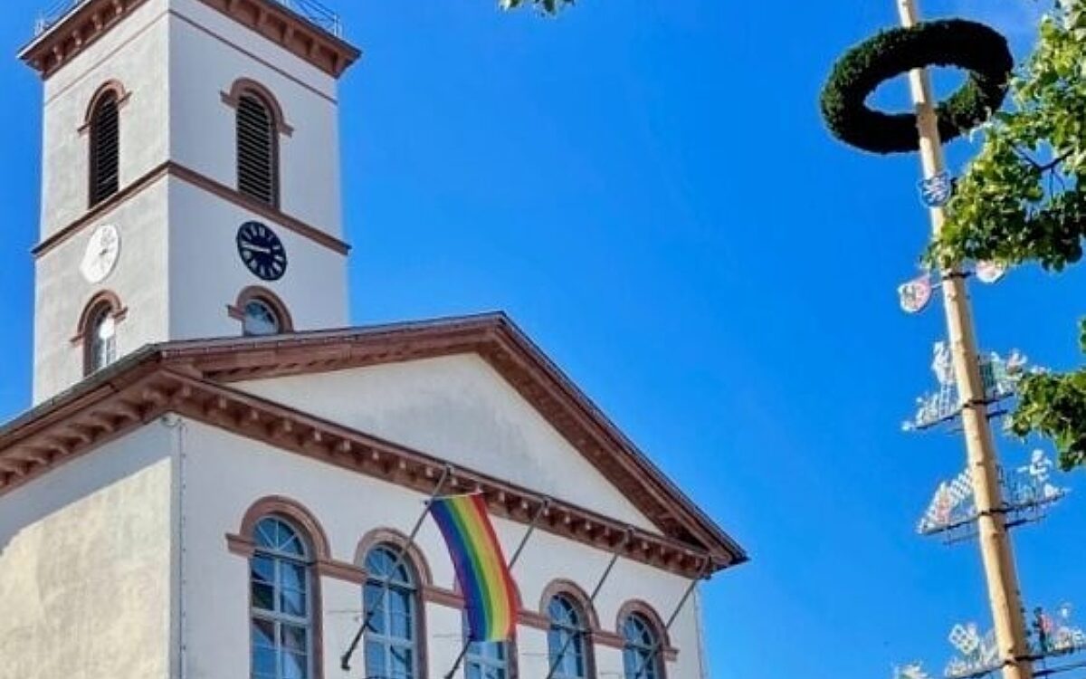 Regenbogenflagge Rathaus Seligenstadt Regenbogenflagge Rathaus Seligenstadt