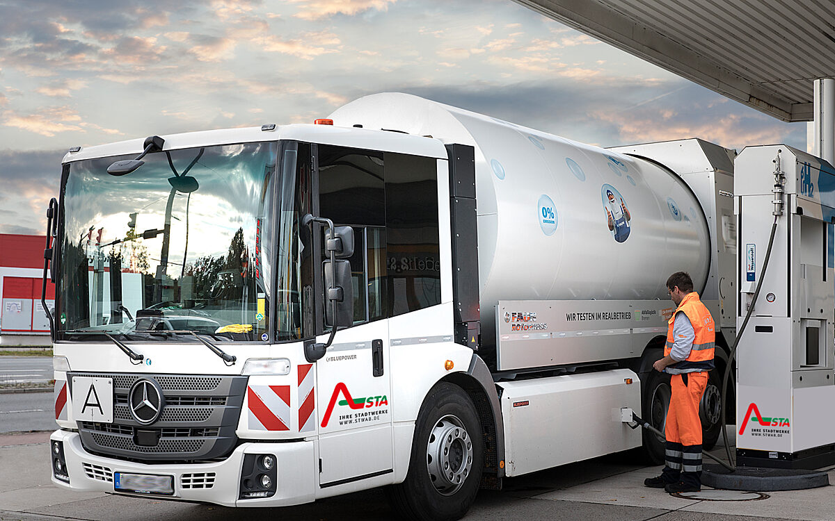 STA Brennstoffzellenmuellauto Betankung STA Brennstoffzellenmuellauto Betankung