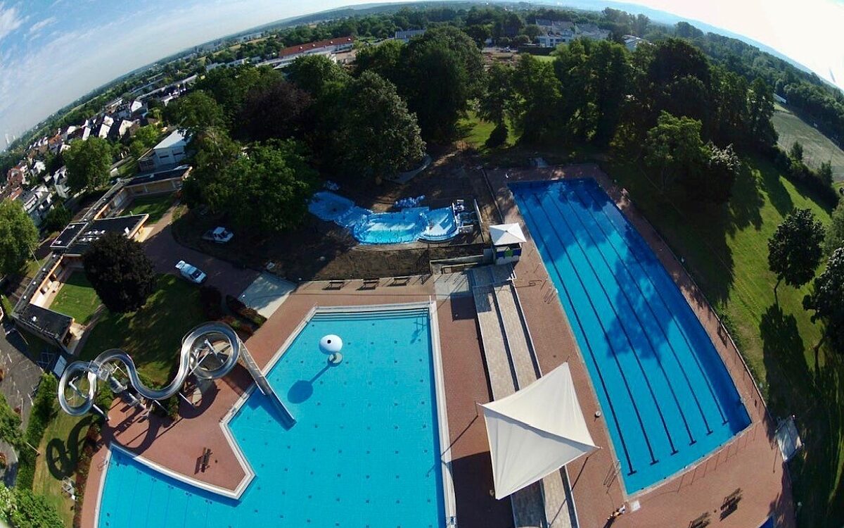 Seligenstadt Schwimmbad von oben 1 Seligenstadt Schwimmbad von oben 1