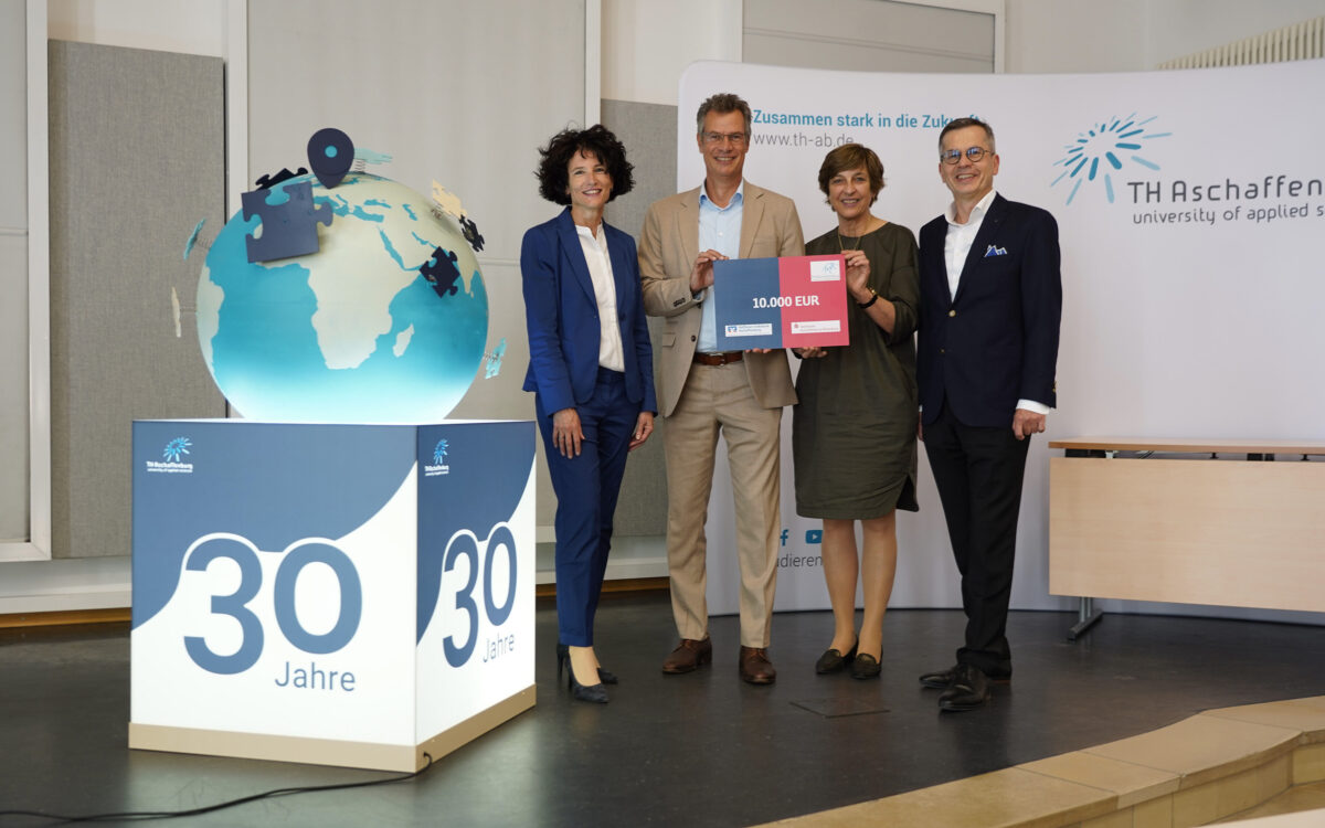 Spendenuebergabe Sparkasse Volksbank TH Aschaffenburg 01 Spendenuebergabe Sparkasse Volksbank TH Aschaffenburg 01