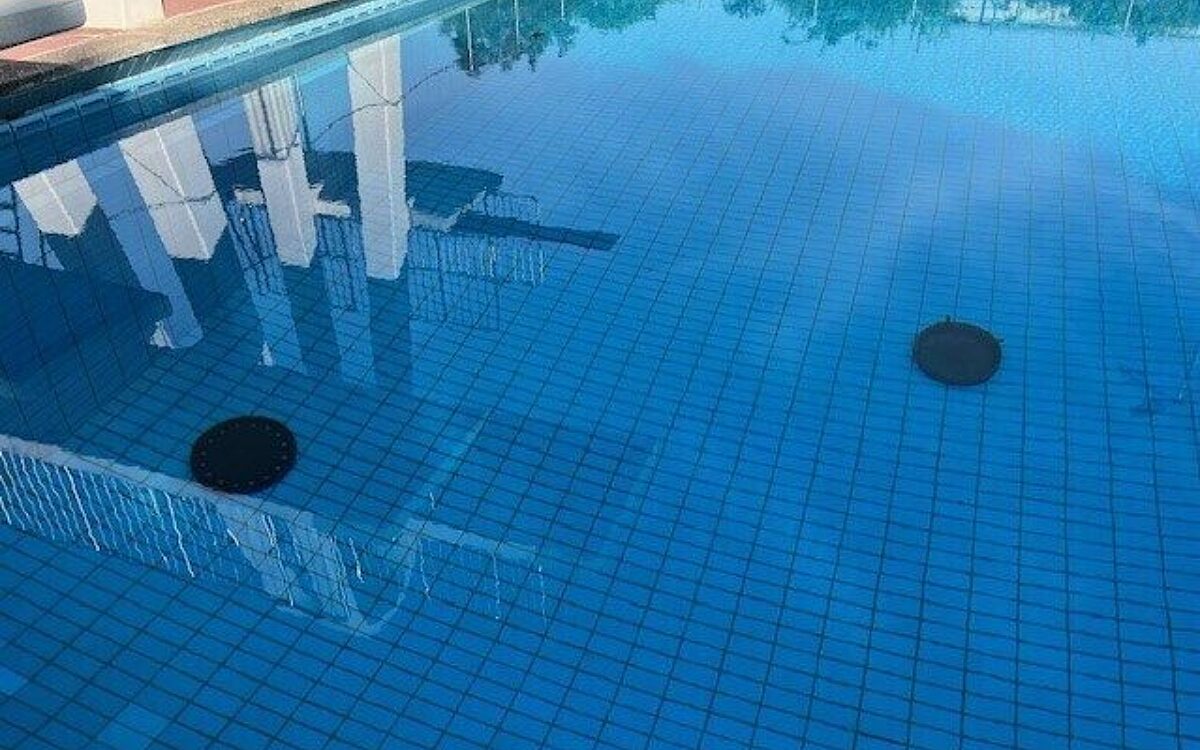 Springerbecken mit Gullydeckeln 002 Springerbecken mit Gullydeckeln 002