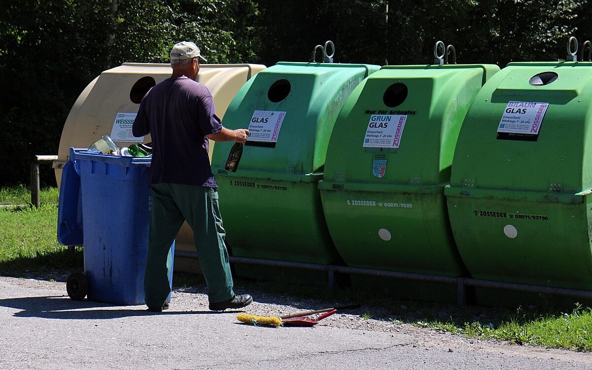 Symbolbild Altglas Container Symbolbild Altglas Container