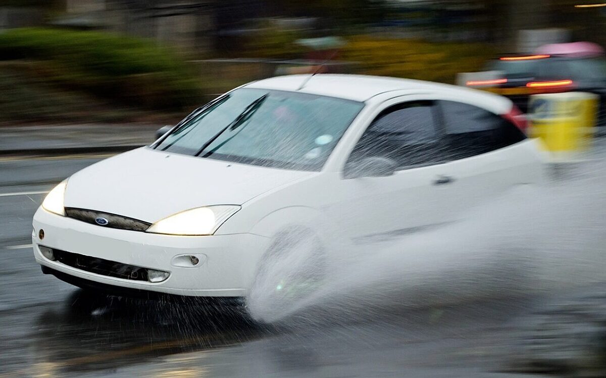 Symbolbild Aquaplaning Symbolbild Aquaplaning