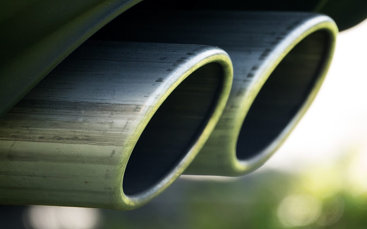 Symbolbild Auto Fahrzeug Auspuff Treibhausgas Symbolbild Auto Fahrzeug Auspuff Treibhausgas