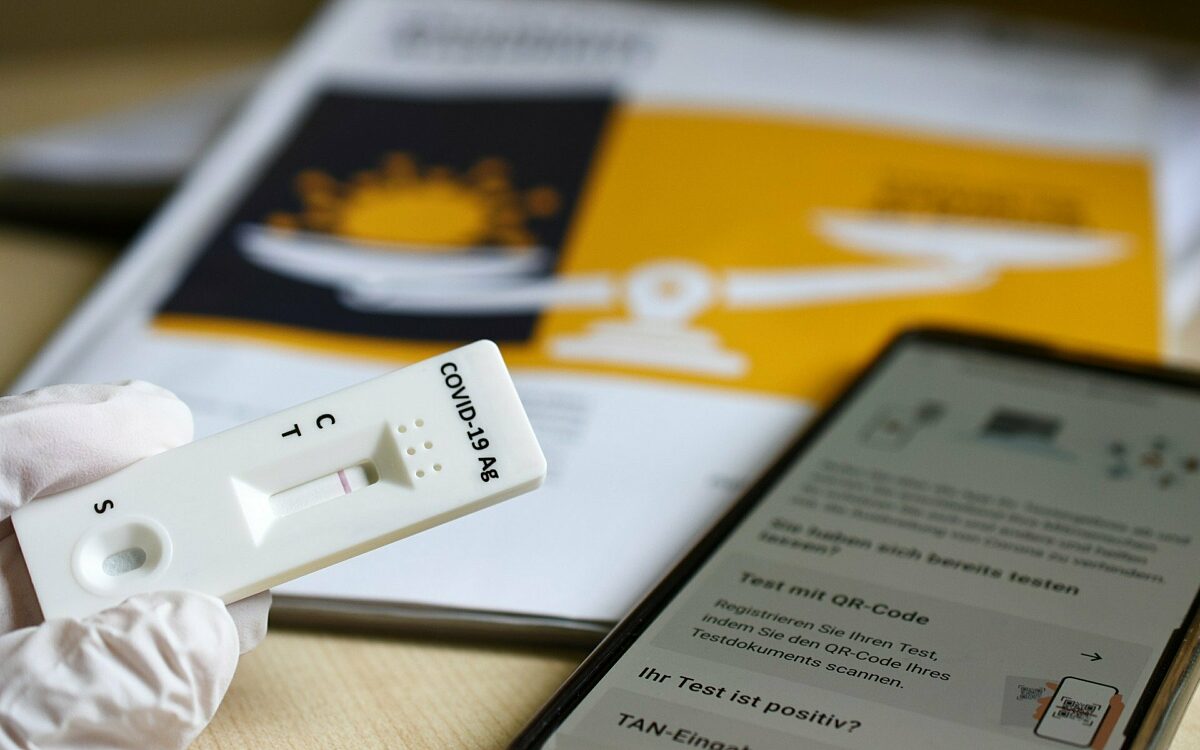 Symbolbild Corona Test Schnelltest Symbolbild Corona Test Schnelltest