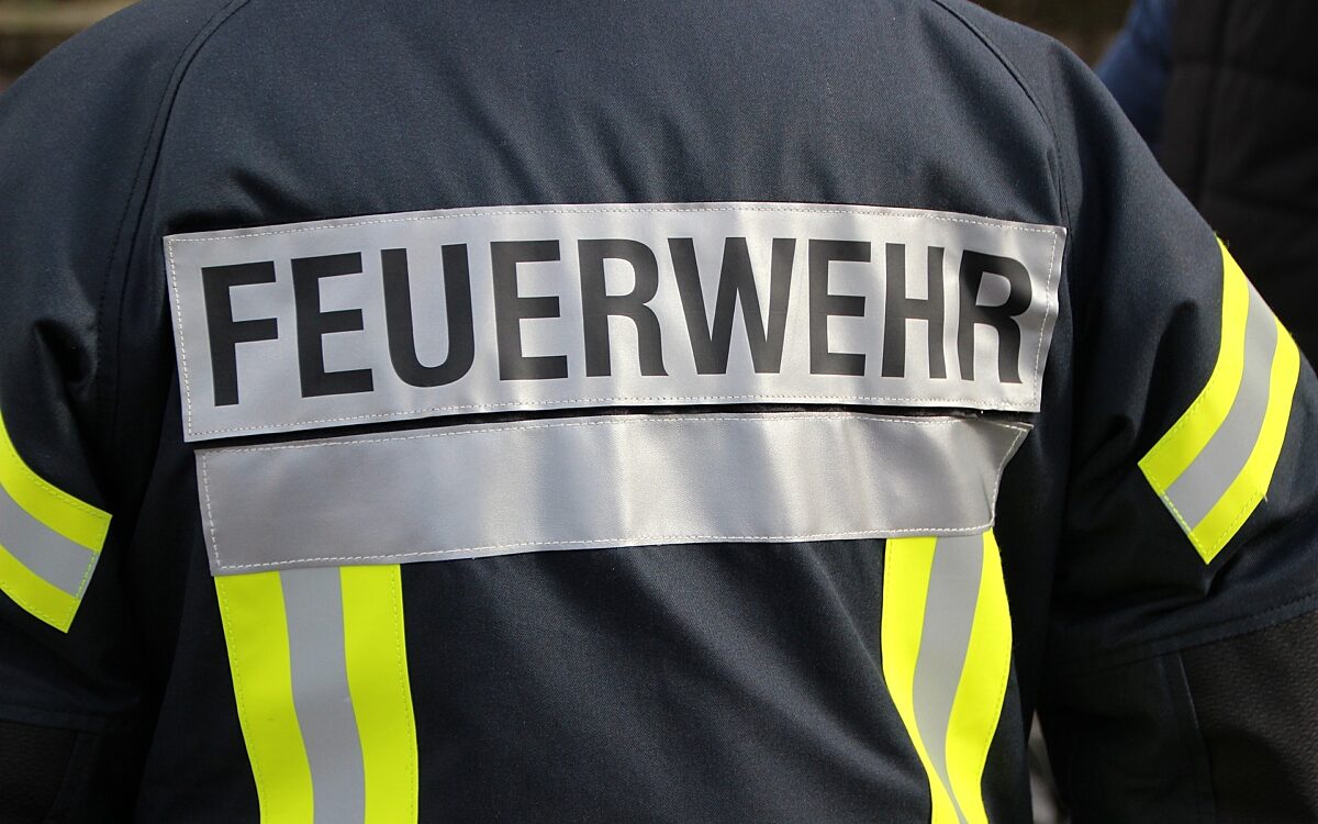 Symbolbild Feuerwehr Feuerwehrmann Feuerwehrleute