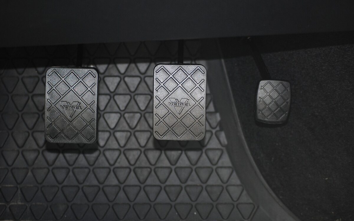 Symbolbild Gaspedal Bremspedal Auto Symbolbild Gaspedal Bremspedal Auto