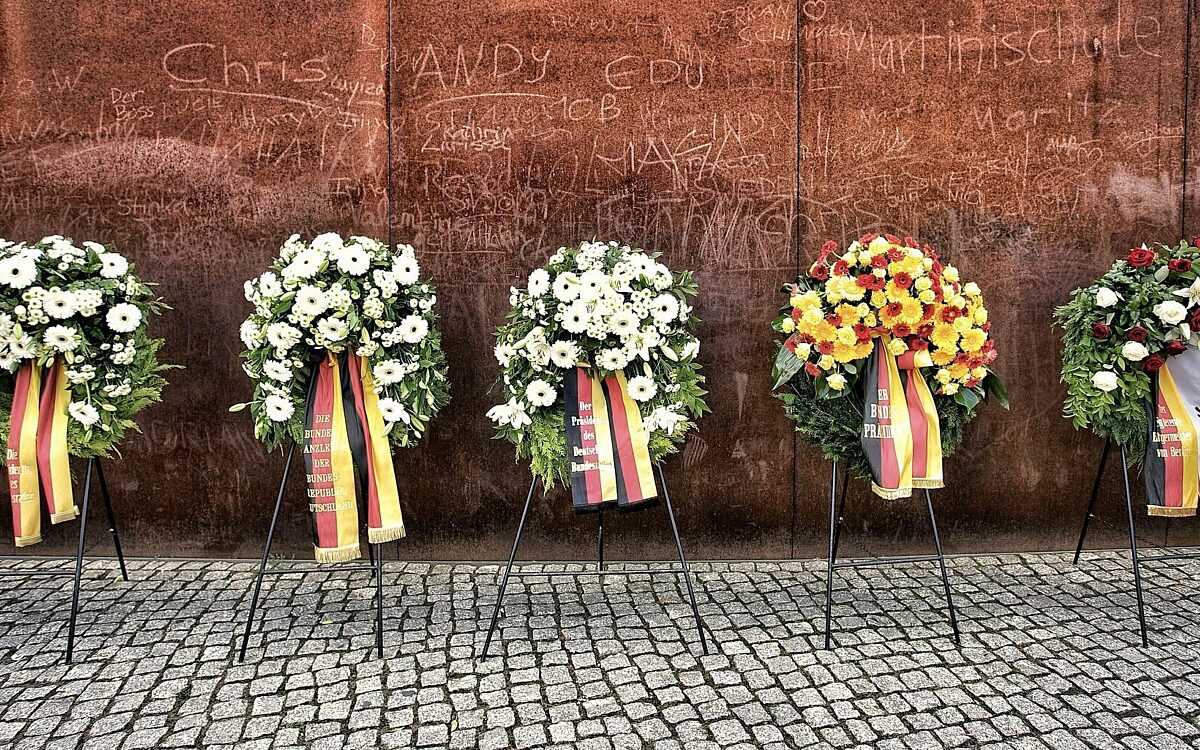 Symbolbild Kranzniederlegung