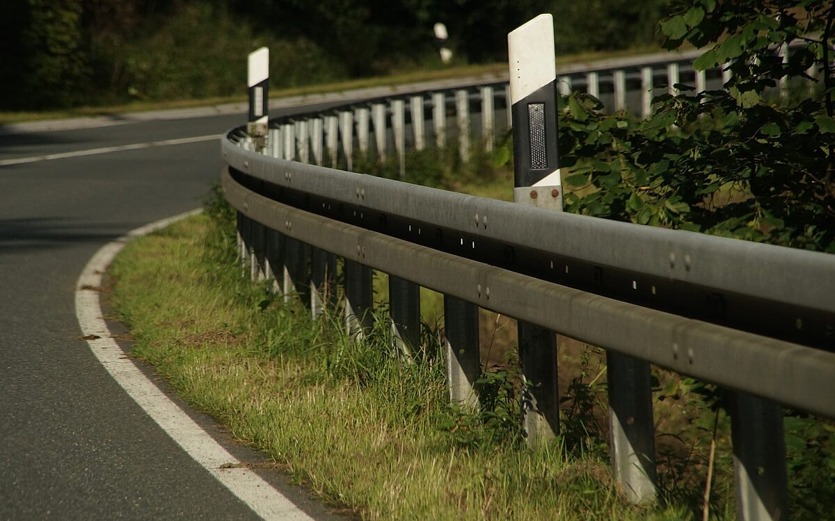 Symbolbild Leitplanke Symbolbild Leitplanke