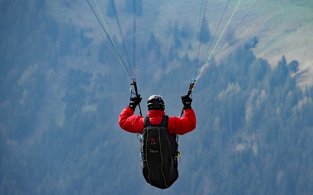 Symbolbild Paraglider Gleitschirmflieger Symbolbild Paraglider Gleitschirmflieger