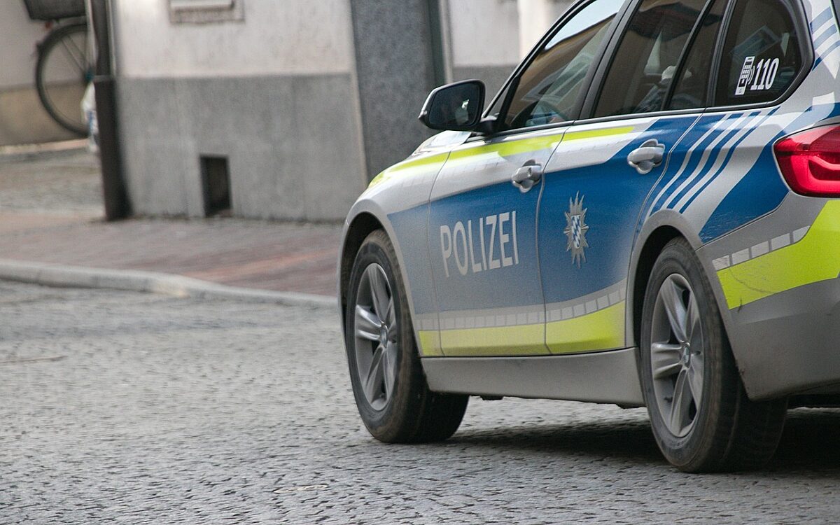 Symbolbild Polzeiauto Symbolbild Polzeiauto