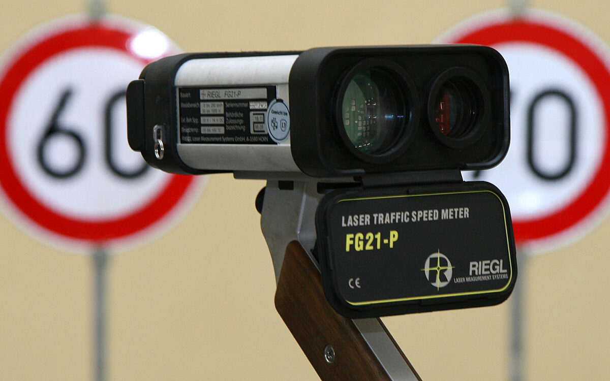 Symbolbild Radar Kontrolle Laser Messgeraet Blitzer Foto Bayerische Polizei Symbolbild Radar Kontrolle Laser Messgeraet Blitzer Foto Bayerische Polizei