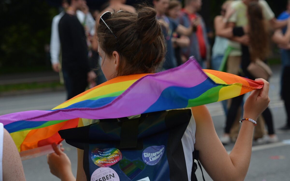 Symbolbild Regenbogenfahne Christopher Street day