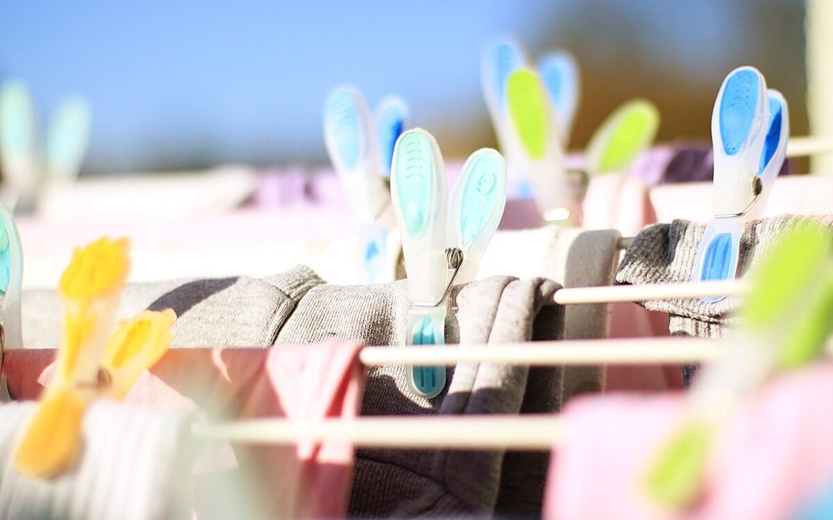 Symbolbild Waesche Waescheklammer Symbolbild Waesche Waescheklammer