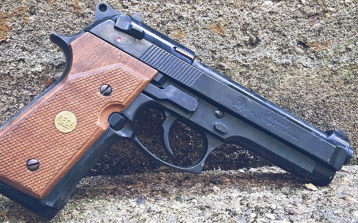 Symbolbild Waffe Pistole Schreckschusswaffe Symbolbild Waffe Pistole Schreckschusswaffe