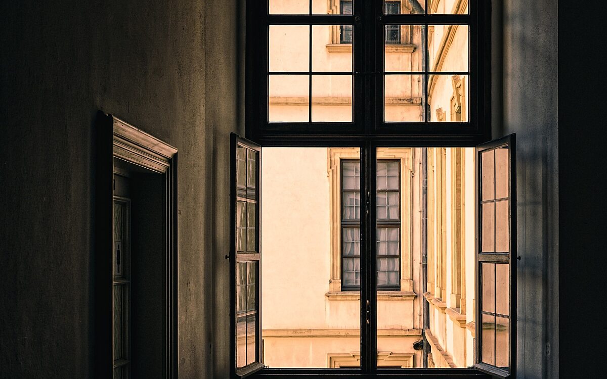 Symbolbild offenes Fenster Symbolbild offenes Fenster