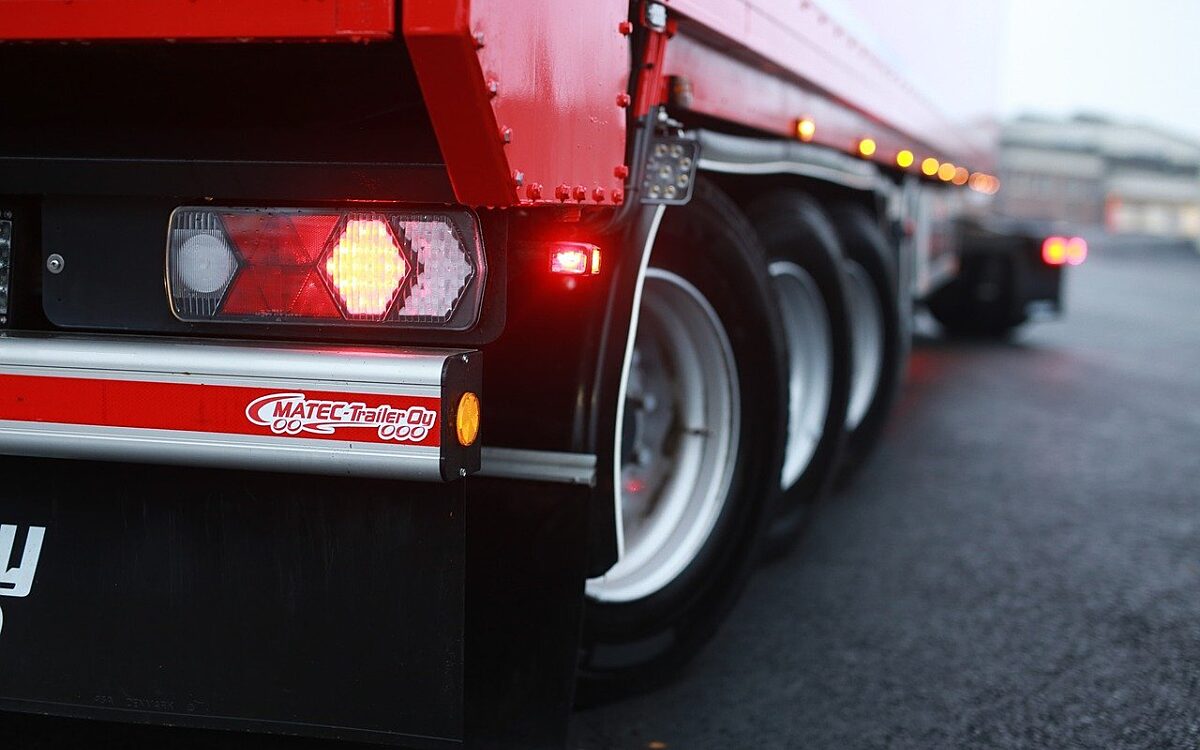 Symbolfoto Laster Lkw Truck Sattelzug Sattelauflieger Symbolfoto Laster Lkw Truck Sattelzug Sattelauflieger