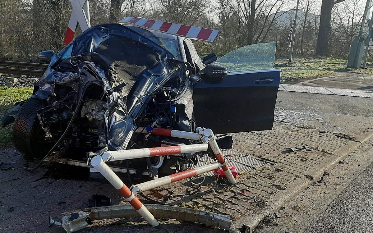 Unfallfahrzeug B Ue Auheim Unfallfahrzeug B Ue Auheim