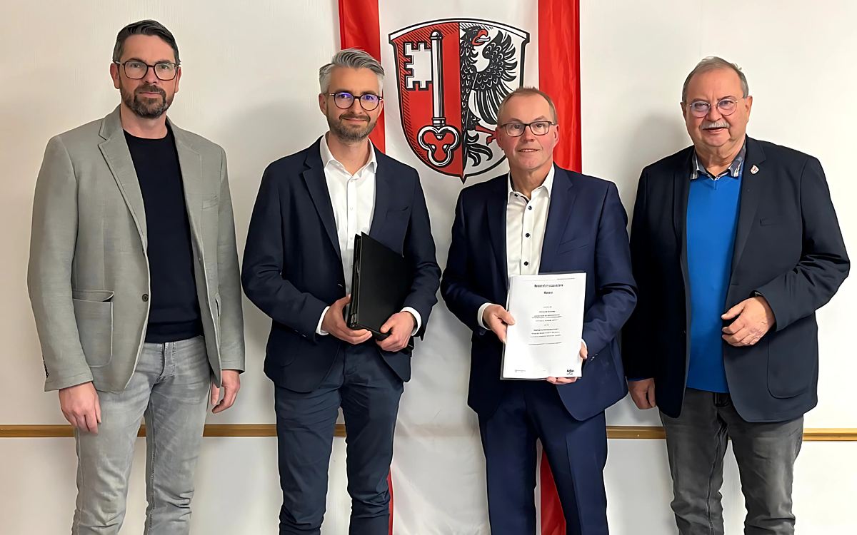 Unterzeichnung Betriebsfuehrung mit Stadtwerken Unterzeichnung Betriebsfuehrung mit Stadtwerken