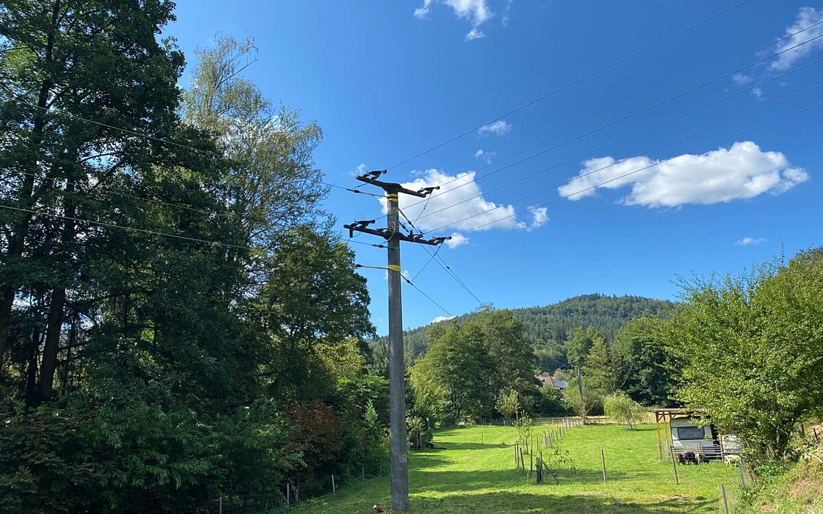 Weilbach Weckbach Strommast wieder repariert 2 Weilbach Weckbach Strommast wieder repariert 2