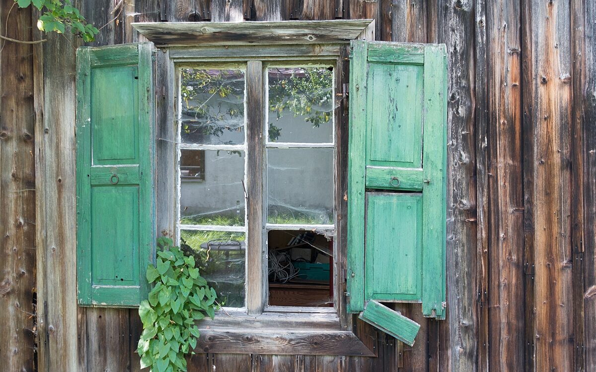 310522 Glasscheibe Symbolbild kaputt 310522 Glasscheibe Symbolbild kaputt