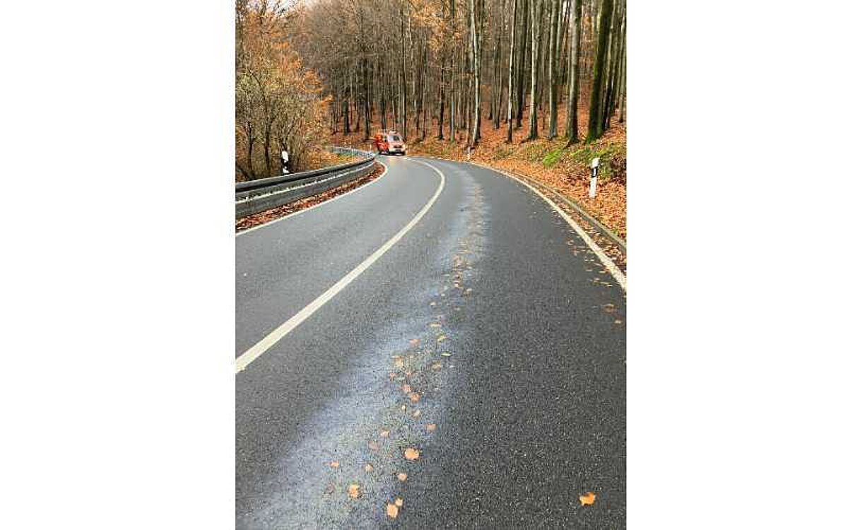 K 241123 Hoesbach Kleinkahl Oelspur Feuerwehr K 241123 Hoesbach Kleinkahl Oelspur Feuerwehr