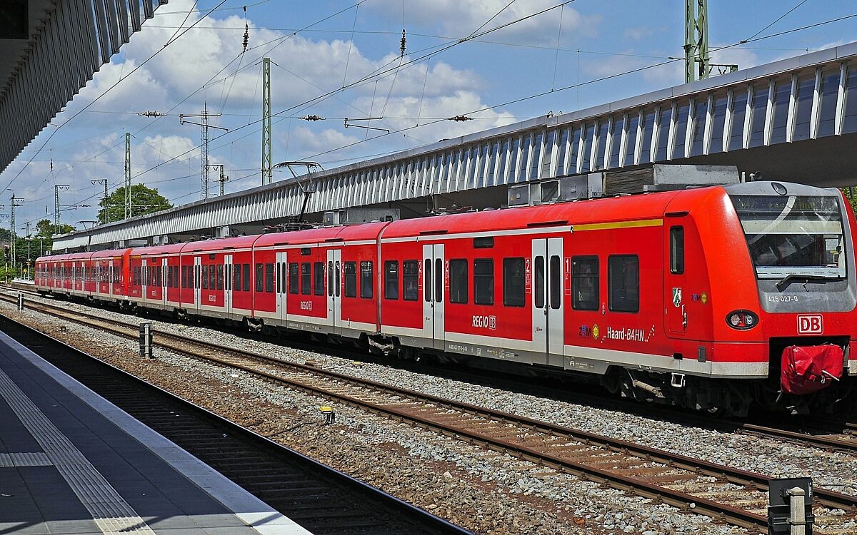 bahn zug eisenbahn bahnhof sbahn bahn zug eisenbahn bahnhof sbahn
