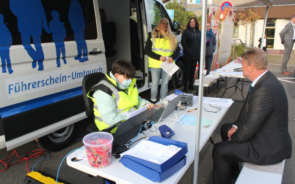 670 Umtauschmobil am Kreistag 670 Umtauschmobil am Kreistag