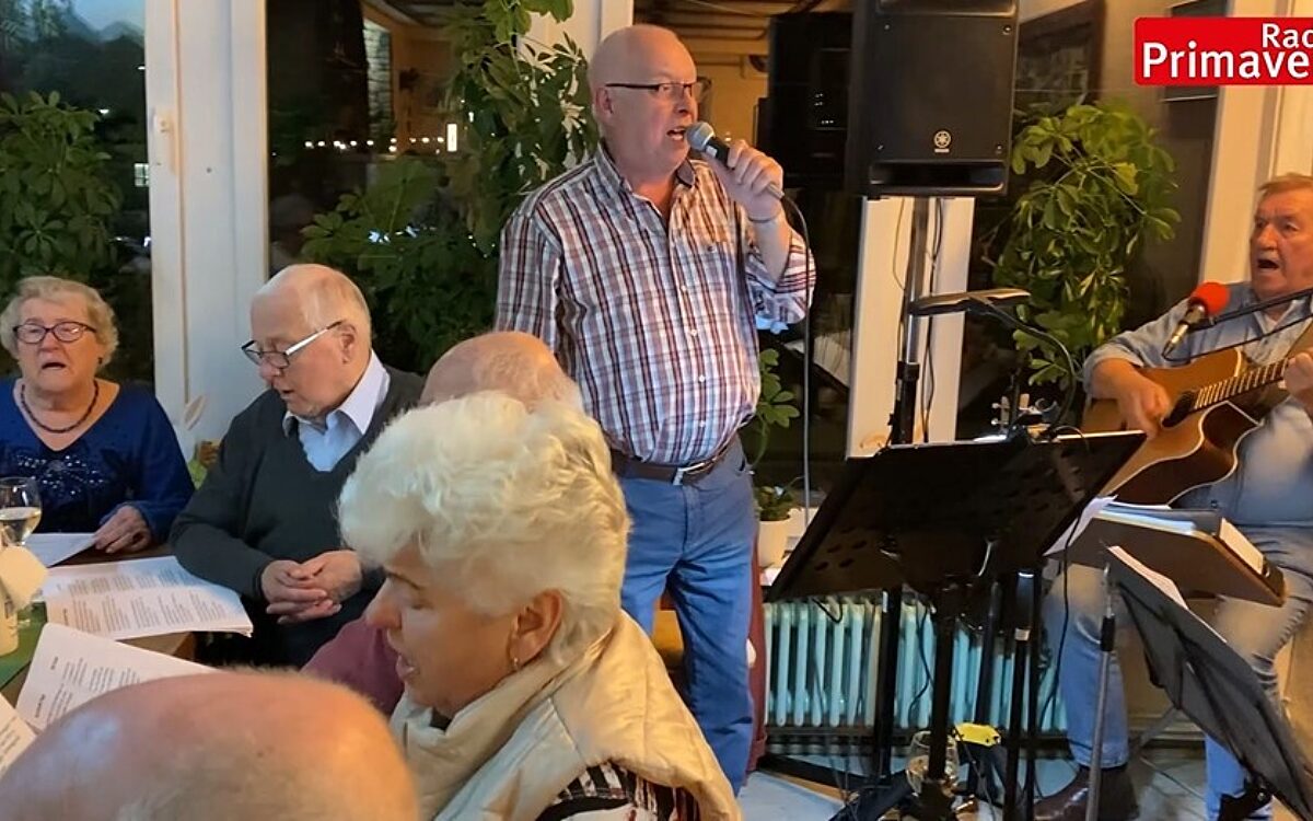 051224 Armin Zoeller Volkslieder singen