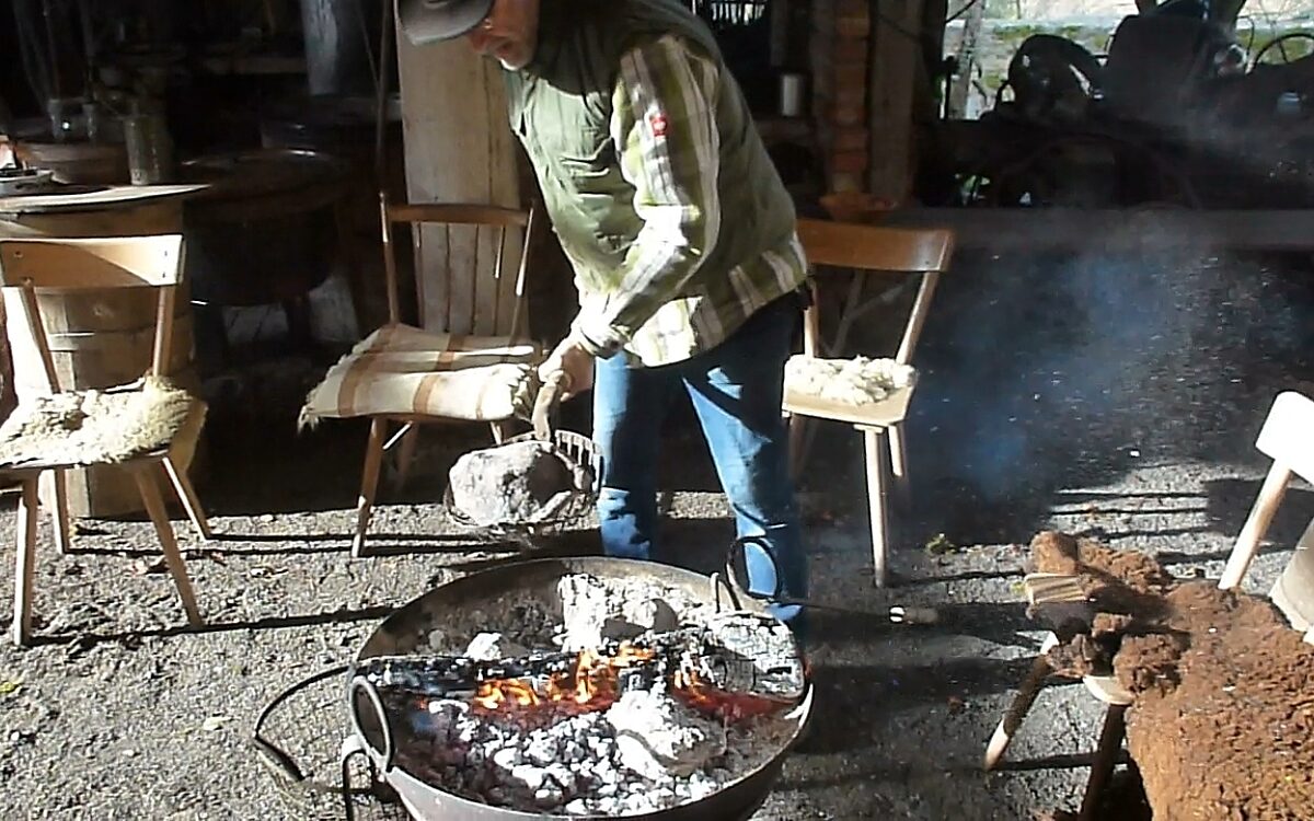 Heisse Steine in Korb