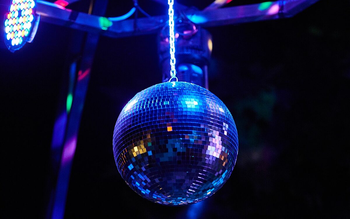 Symbolbild Club Disco Diskokugel Party